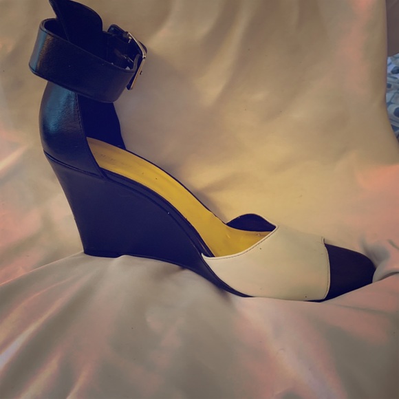Size 10 wedge heel - Picture 1 of 4
